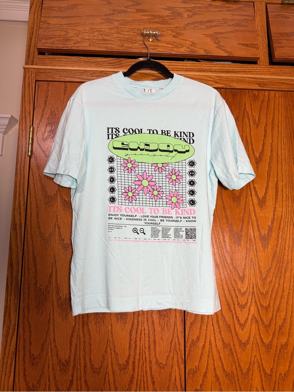 Light Mint Graphic 'Be Kind' Short Sleeve Tee